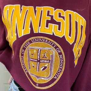 ✰ VINTAGE CROPPED U OF M CREWNECK ✰